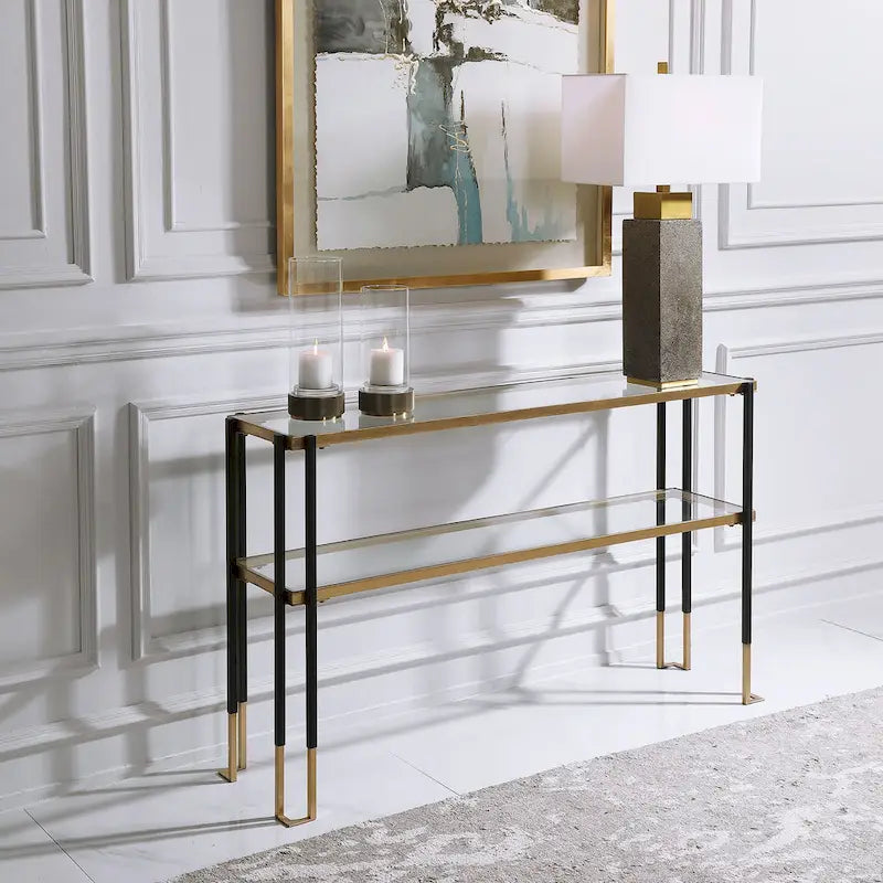 Console de table en noir mat et or brossé avec étagères en verre